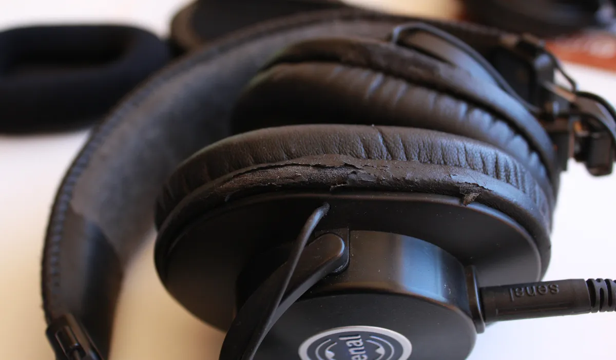 Image of the BRAINWAVZ Sheepskin Leather Replacement Ear Pads on the Senal SMH-1000
