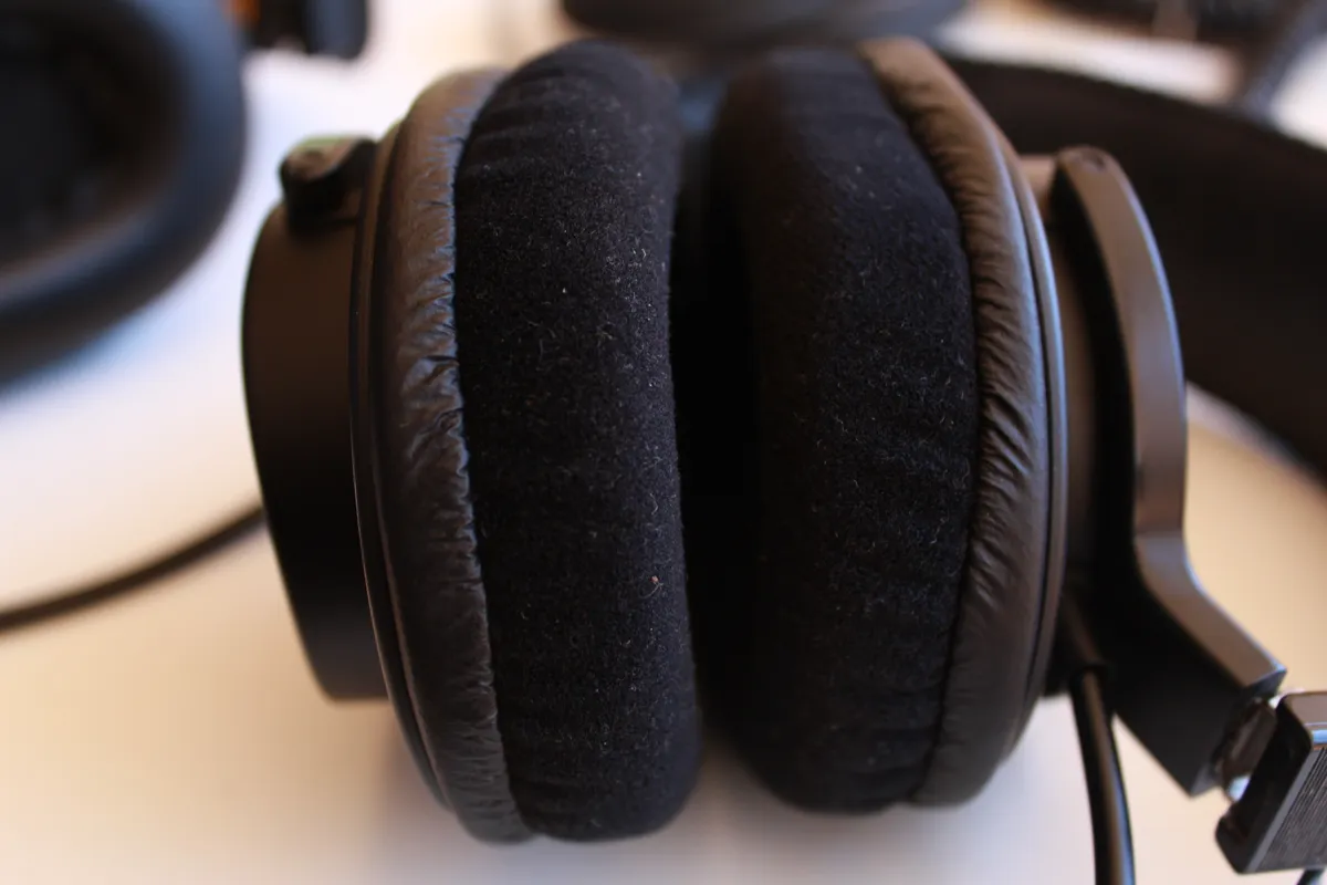 Best replacement ear pads for the Sony MDR-7506 and Senal SMH-1000 Studio Headphones
