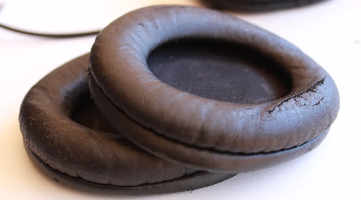 thumbnail image 2 of 1 Pair Of Earpads Replacement Ear Pads Pillow For Philips SHB4000 SHB 4000 Headset Pad Cushion 2 of 9